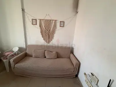 Beige 4-seater sofa with removable cover and cushions