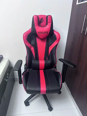 Red & Black ISTPLAYER Gaming/Office Chair - Good Condition
