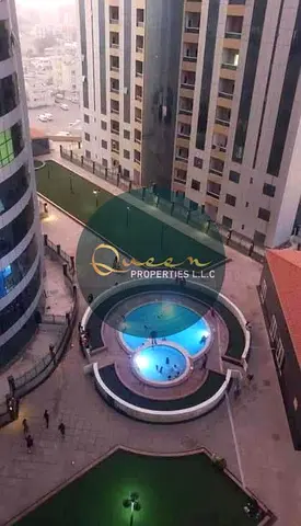 شقة استثمارية مقسمة 4 غرف للبيع في أبراج أورينت برج A1 البستان عجمان إطلالة على الخور و2 بلكونة مدفوع 631400 درهم ودخل شهري 7000 درهم السعر الإجمالي 7