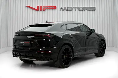 2023 Lamborghini URUS photo 4