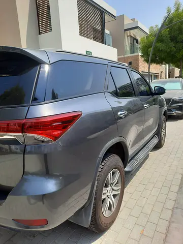 2019 Toyota FORTUNER 照片 2