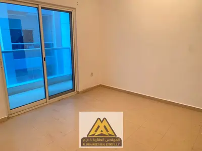 غرفه وصاله/ بلكونه/ /باركينج/ بالنعيمية3 ابراج السيتي تاور مقابل جراند مول قريب من الكورنيش بجوار جميع الخدمات