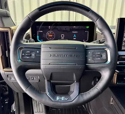 صورة 13 لـ 2024 GMC HUMMER