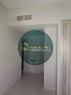 Large space / Prime and vibrant location / Close to services and amenities