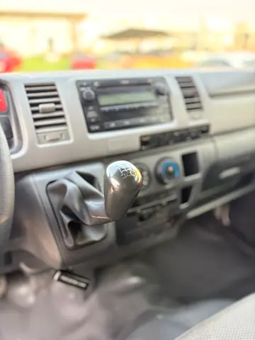 2013 Toyota HIACE — фото 9