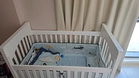White baby crib with fitted bumpers and mattress - good condition