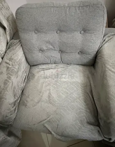 Light grey single armchair - good condition 2+2+3+1 home box