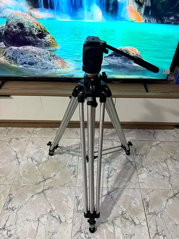 Manfrotto 028B Aluminum Video Tripod with Fluid Pan Head - Good Condition
