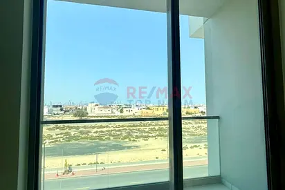 PRIME LOCATION \\ MODERN AMENITIES \\ ATTACHED BALCONY