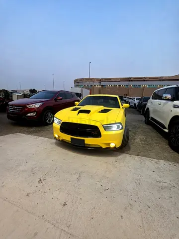 2012 Dodge Charger R/T V8 – GCC Specs – Custom Yellow