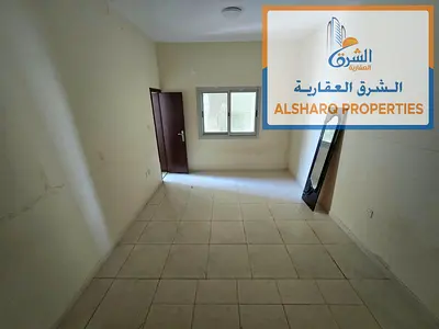 Balcony with a stunning view - Separate living room - Prime location near Day to Day and Emirates M