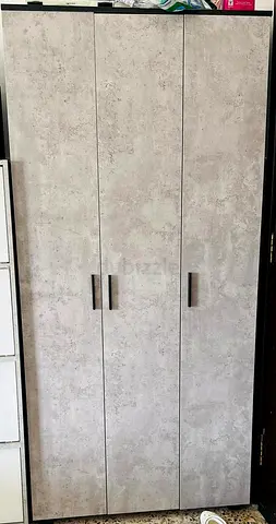 Three-door freestanding shoes wardrobe with concrete finish