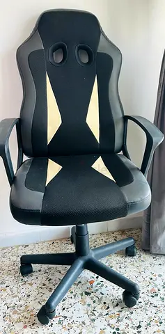 Black ergonomic office/gaming chair - Excellent condition