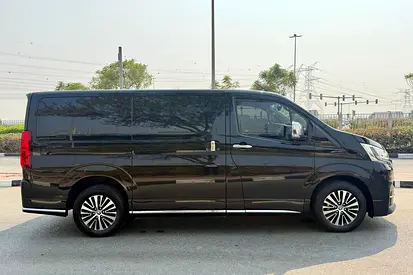 صورة 7 لـ 2023 Toyota GRANVIA