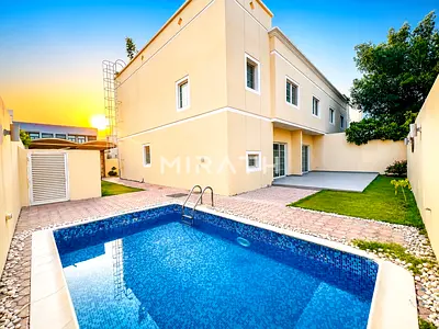 Modern Upgraded Villa | Private pool | Private backyard