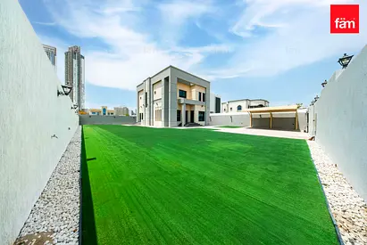 Modern Villa With Nearby Schools & Amenities