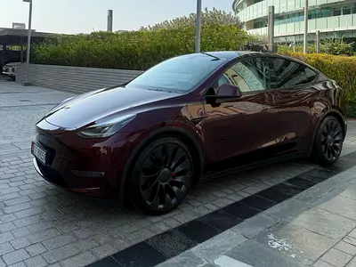 2024 Model Y Performance | 8,350 km | Midnight Cherry | Enhanced Autopilot