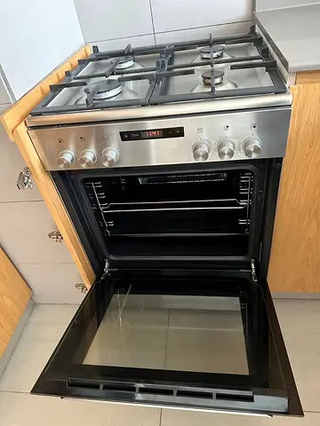 Siemens 4 Gas Burner with electric oven 60x60cm