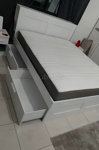 Ikea brimness Queen bed with ikea mattress (160*200)