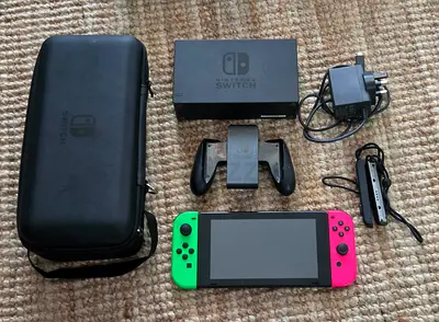 Nintendo Switch console with dock, Joy-Cons, grip, charger and travel case - Good condition