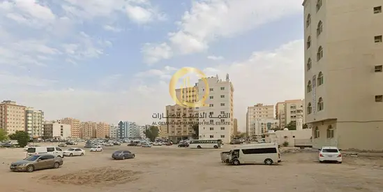 For sale: Commercial and residential land in Al-Buotina area, Al-Sharq neighborhood, 2400 sq ft, close to the main street, with a permit for ground +