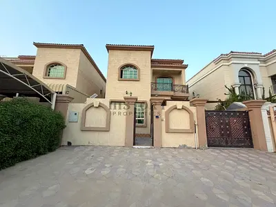 فيلا واسعة للإيجار في المويهات 3 – عجمان | 5 غرف ماستر | 5,000 قدم مربع