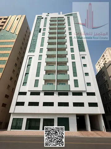 للبيع من المالك مباشرة بناية سكنية تجارية بالحميدية عجمان أرضي + موقفين + 12 طابق تضم 99 وحدة ودخل 2.65 مليون درهم سنويًا