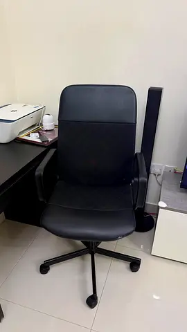 Black ergonomic computer chair and table - good condition