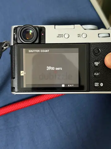 Fujifilm X100VI only 3900 shutter count (good condition)