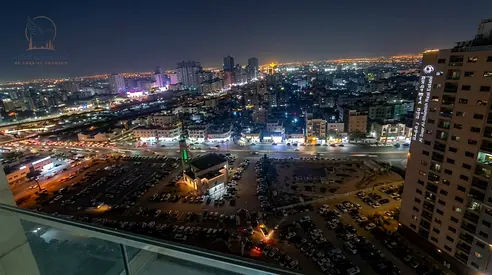 استوديو مفروش للإيجار السنوي في عجمان برج النعيمية سي مع بلكون وإطلالة مفتوحة وباركن خاص