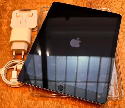 iPad Air 32GB,Wifi,Grey with Case, Screen Guard,EarPods 3.5MM & 20W Fast Charger