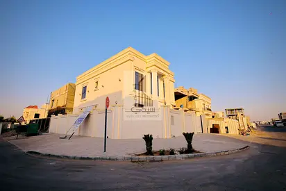 فيلا مميزة بالحليو من المالك مباشرة قريبه بجميع الخدامات