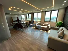 Office in Al Garhoud | 500 Sq Ft | Modern Decor | 3 Cheques