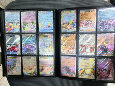 Collection Pokemon Cards in Binder - 133 Cards