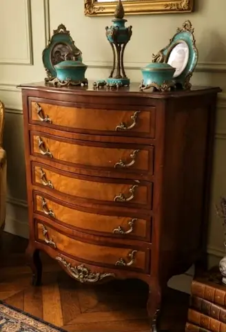 Antique-style Wooden Chest of Drawers with Brass Handles