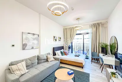 12 Cheques | Pool View | Premium Studio