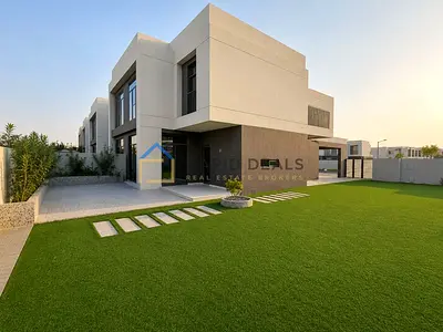 Beautifully Landscaped | 3BR+M Corner | Vacant