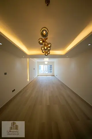 شقه مميزه ف الشارقه منطقه الصحباء للايجار تشطيب سوبر لوكس