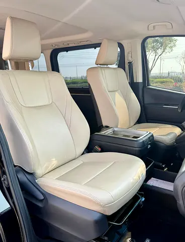 صورة 13 لـ 2023 Toyota GRANVIA