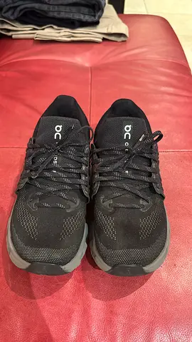 onclound trainers/shoes size eu40