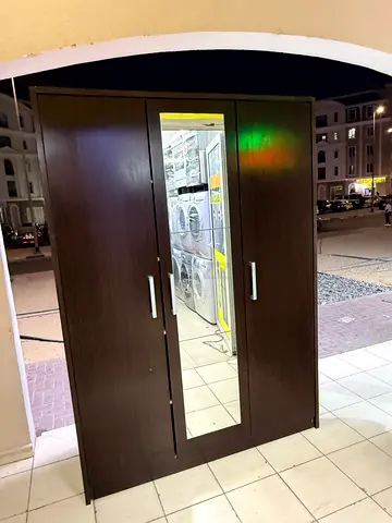 3door wardrobe available ready for sell