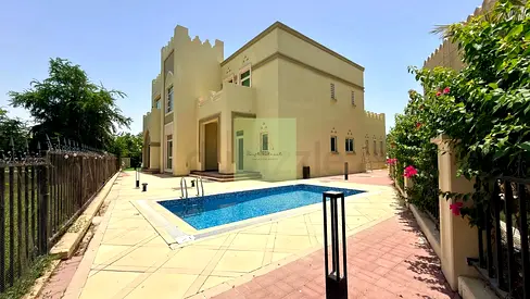 umeirah Islands: Vacant 4-Bed Lake View Villa