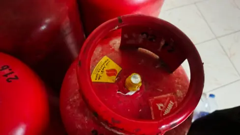 Used Red LPG Gas Cylinder - Single Unit (Good Condition)