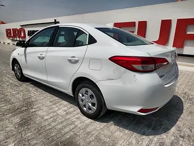 2022 Toyota YARIS photo 3