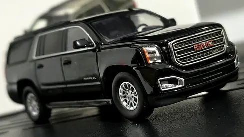 596 1/64 GMC Yukon XL #151 Black
