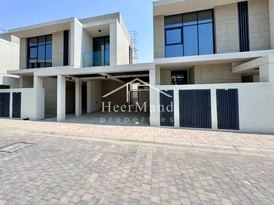 NEW - SPACIOUS INTERIOR - PRIVATE BEACH ACCESS