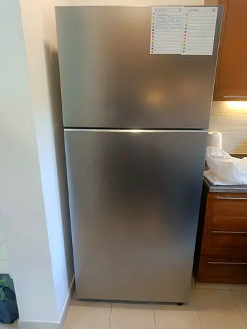 Samsung Fridge same like new condition dimensions width 80cm height 186cm.... Liter 750.