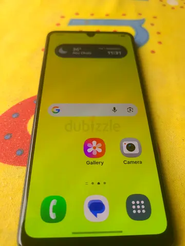 Samsung smartphone in good working condition - clean screen onlly back said little crack