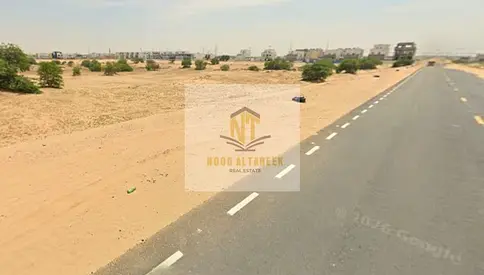 A corner plot available with a 3-year installment plan in the Al-Hoshi area; freehold ownership for Arabs. It comes with a residential permit for a vi