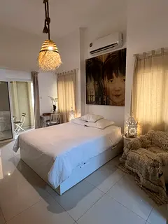 Private room with ensuite bathroom in cosy villa at Jumeirah 1